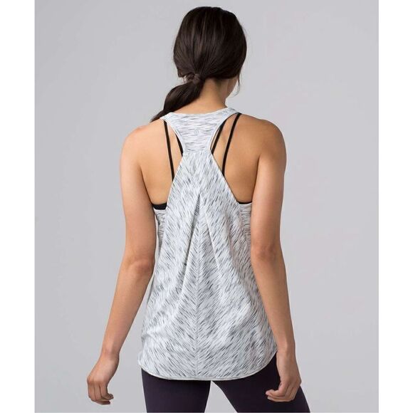 Womens Lululemon Essential Tank - Picture 2 of 6